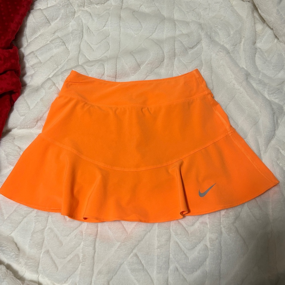 Nike orange tennis skort
